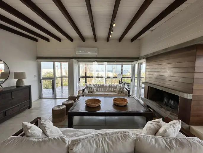 Casa en venta estilo minimalista a 300 mts del mar, El chorro.