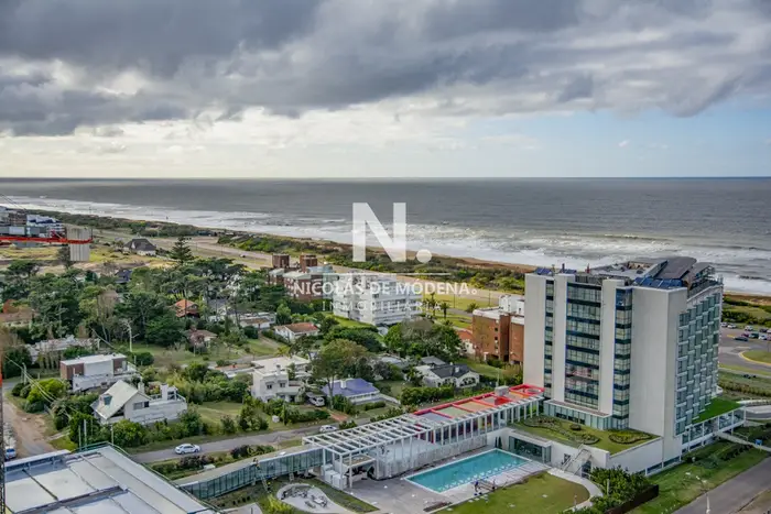 Departamento de 3 dormitorios en piso alto, Quartier del Mar, en venta.