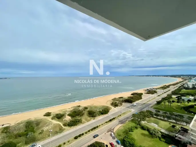 Departamento en venta frente al mar, Torre Venetian, Punta del Este.