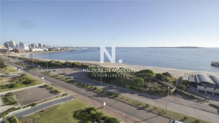 Venta Apartamento 3 dormitorios en zona Mansa frente al mar