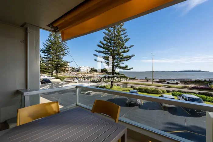 En venta apartamento de 3 dormitorios en Mansa, Punta del Este.