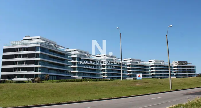 En venta apartamento de 4 dormitorios en suite, con excelente vista en Punta del Este