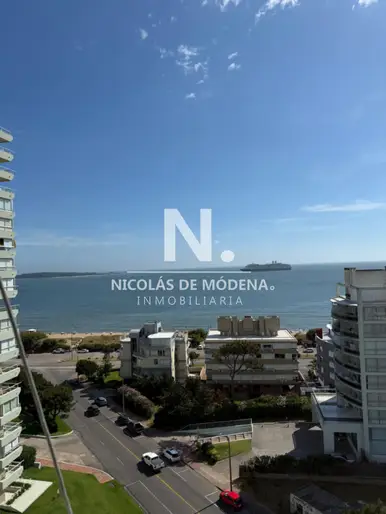 Apartamento de 3 dormitorios frente al mar en Mansa, Punta del Este
