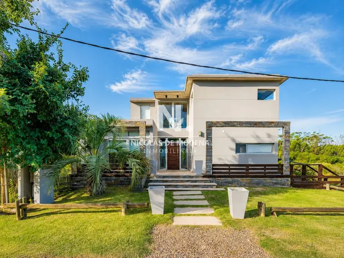 Exclusiva Casa en Venta en San Vicente - José Ignacio de 3 dormitorios en suite, con casa para huéspedes.