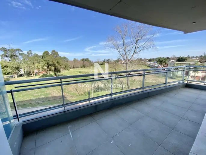 En venta apartamento de 2 dormitorios en edificio La Loma, con vista a agradable entorno