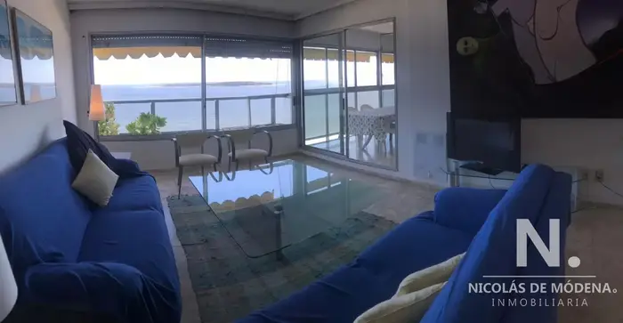 Venta Apartamento 2 dormitorios y dep en Playa Mansa frente al mar!