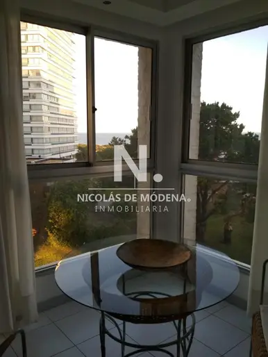 Vende apartamento de 3 dormitorios en Brava, Punta del Este.