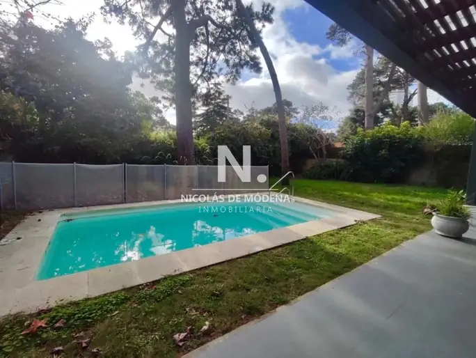 Venta Casa 3 dormitorios en Playa Mansa, Punta del Este con pileta