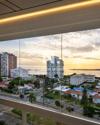 Vende Apartamento de 2 dormitorios con vista parcial al mar en Mansa - Punta del Este | Art Boulevard