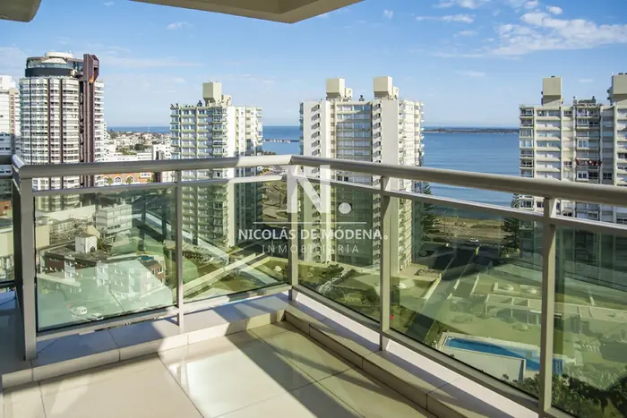 Departamento de 2 dormitorios en venta en torre premium. Playa Brava , Punta del este