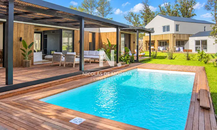 Hermosa casa de moderno diseño en venta en barrio privado Distrito 52, La Cañada de 4 dormitorios en venta.