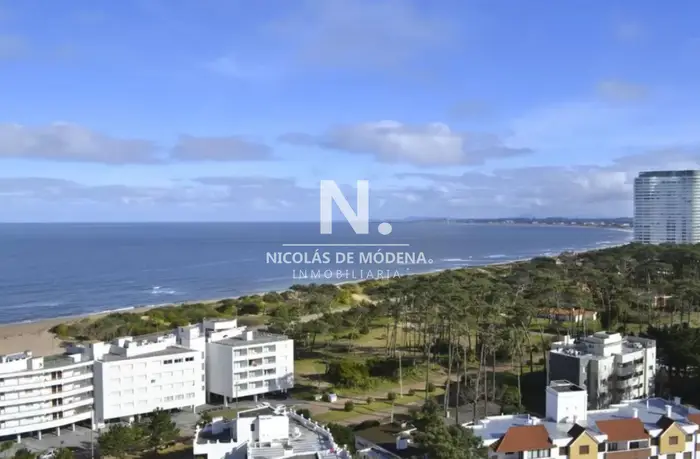 Apartamento en venta en Torre Le Jardin Punta del Este - Tres dormitorios