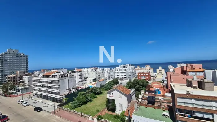 Apartamento en venta de 2 dormitorios en torre con servicios en la Peninsula