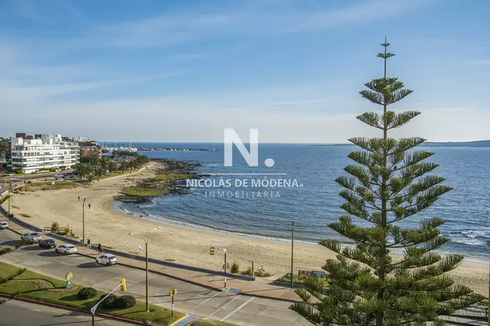Departamento de 4 dormitorios en torre Malecon Punta del Este