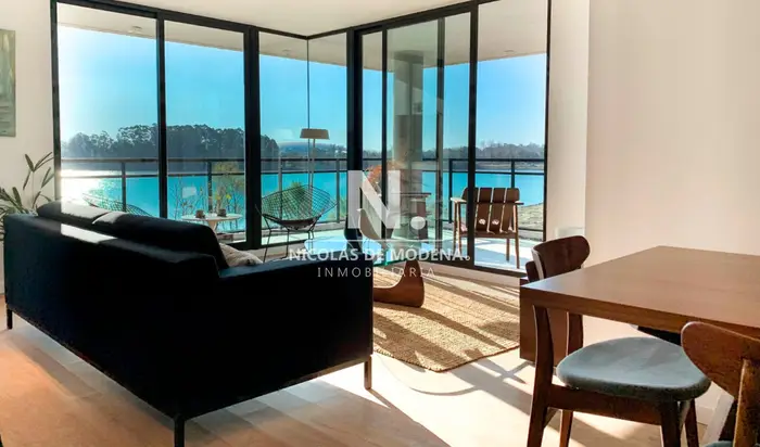 Venta Luminoso Apartamento de 2 Dormitorios Frente al Lago. Barra de Carrasco