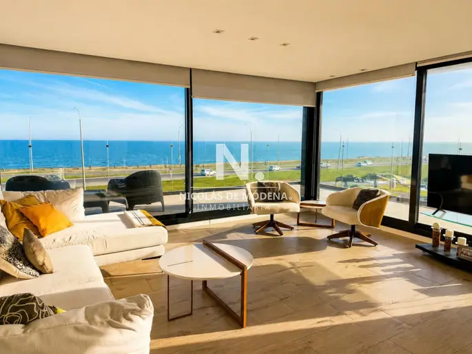Apartamento en Alquiler Frente al Mar - Mansa, Punta del Este de 2 dormitorios frente al mar