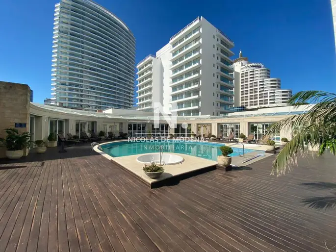 Apartamento frente al mar en Mansa - Punta del Este de 3 dormitorios a metros del mar