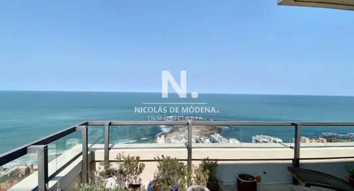 Penthouse en venta, 3 dormitorios con vista al mar. Punta del Este.