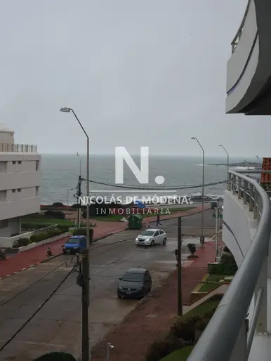 Apartamento de 2 dormitorios en Peninsula- Punta del Este.