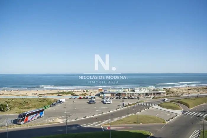 Vende apartamento de 3 dormitorios en Torre Imperiale I, Frente al mar, Punta del Este