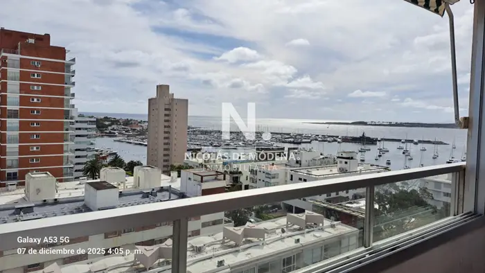 Con una ubicacion ideal y un toque de espacio al aire libre, departamento en edificio Peninsula.