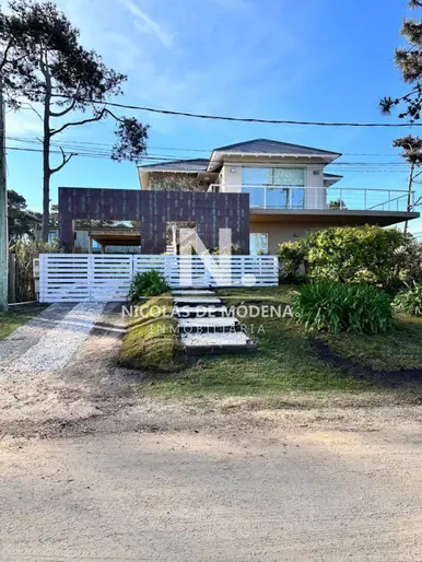 Casa de 6 dormitorios en venta proximo al mar, Montoya Punta del Este