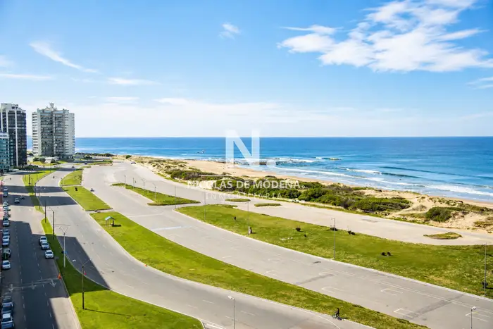 Lujoso Apartamento en Torre Imperiale de 3 dormitorios + dependencia en venta.