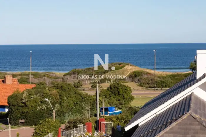Espectacular chalet a pasoa del mar. San Rafael, 4 dormiotorios + dependencia en venta.