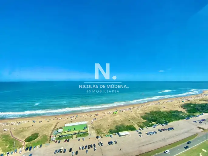 Vende apartamento en Torre Le Parc, Punta del Este. 3 dormitorios