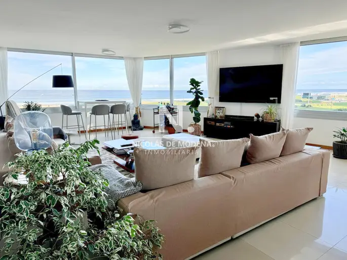 Departamento en  venta de 3 dormitorios y dependencia en Tiburon III