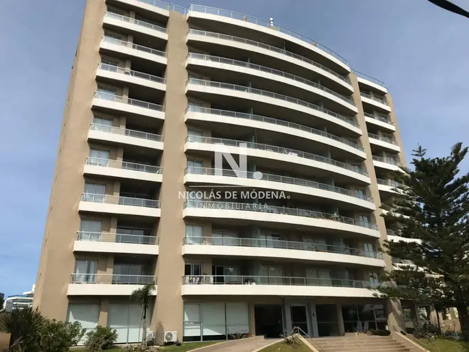 Departamento en venta próximo a Playa Brava