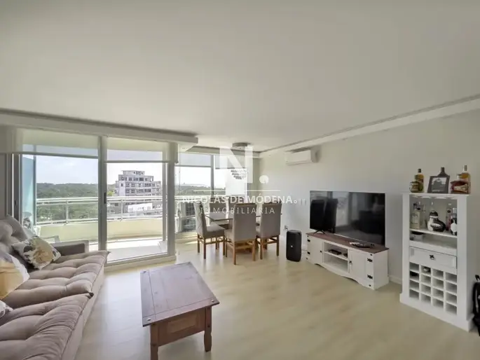 Piso alto en venta en Ocean Drive - 2 dorm 2 baños