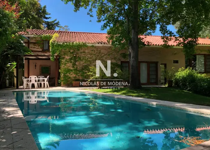 Chalet de 3 suites + dependencia en venta, Zona residencial