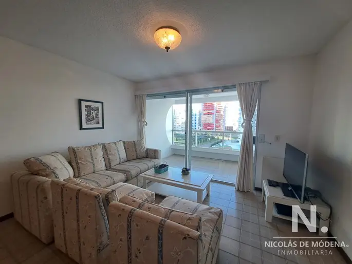 Departamento de 2 dormitorios en venta, torre frente al mar.