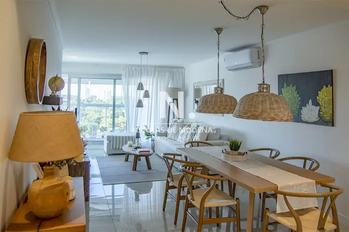 Apartamento 2 dormitorios en venta a metros del mar, Punta del Este