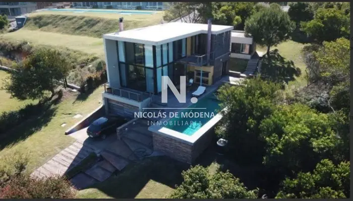 Casa en venta con excelente vista al mar.