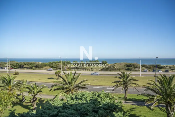 Departamento en edificio Esturión, frente al mar, 3 dormitorios en venta