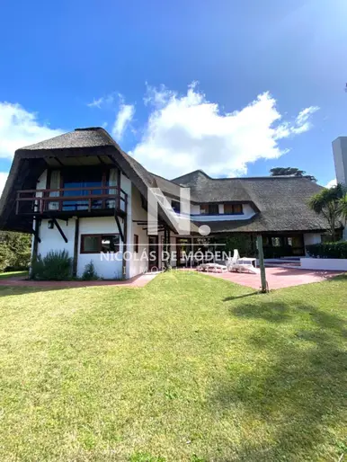 Gran chalet en venta a metros de Palaya Brava