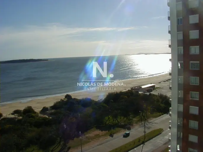 Esplendido departamento en venta ubicado en el edificio Tunquelen con panorama al mar.