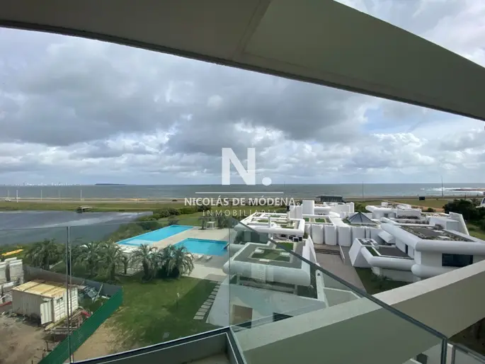 Invierta con financiación frente al mar, departamento de 2 dormitorios con vista a la laguna y la bahía.