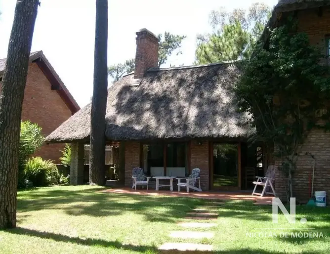 Casa en Venta de 4 dormitorios en Cantegril , Punta del este