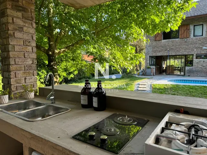 Casa en venta en Pinares de 3 dormitorios, sobre Camino a la Laguna.