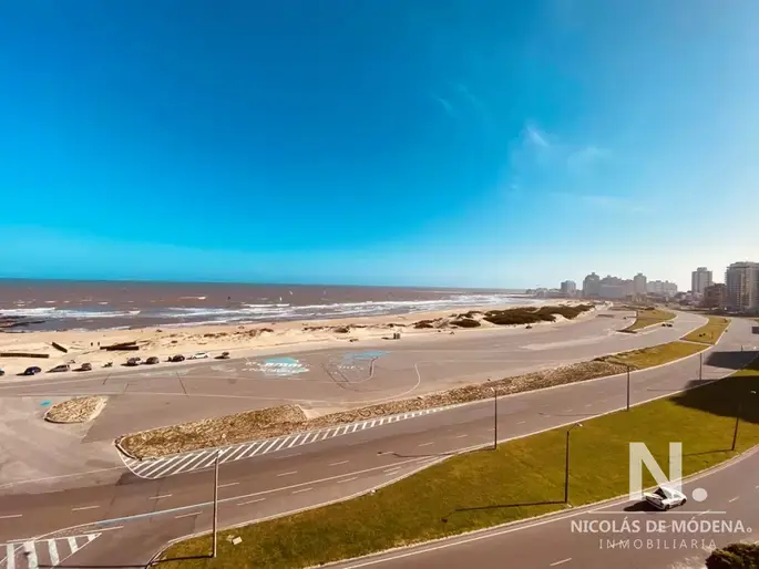 Apartamento 3 dormitorios en venta en Torre Cristal.