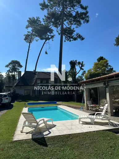 Vende Casa de 4 dormitorios + Plus en Pinares, Punta del Este