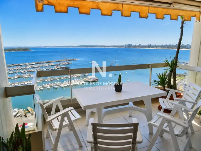 Oportunidad. Vende apartamento con hermosa vista al puerto, Peninsula, Punta del Este
