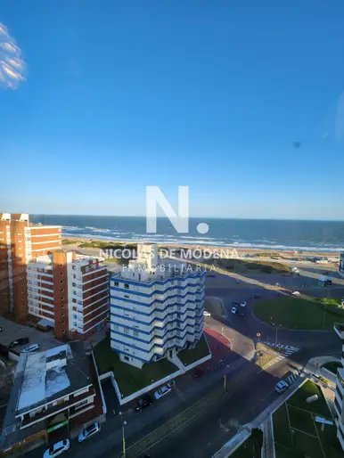Apartamento en venta frente al mar, 3 dormitorios. Parquemar Center