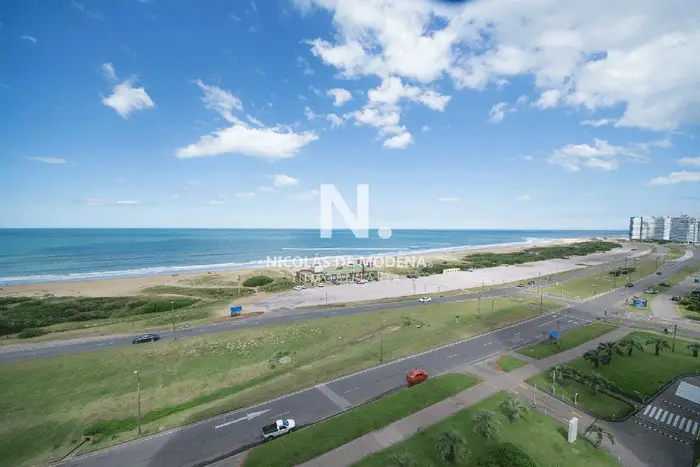Esplendido departamento en venta frente al mar, Torre Le Parc. Punta del Este