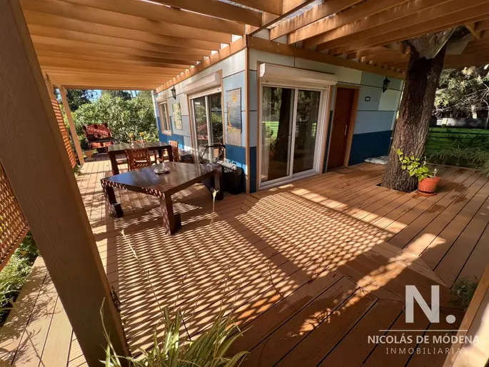 Casa en venta de 5 dormitorios con jardín  en Burnett- Punta del este