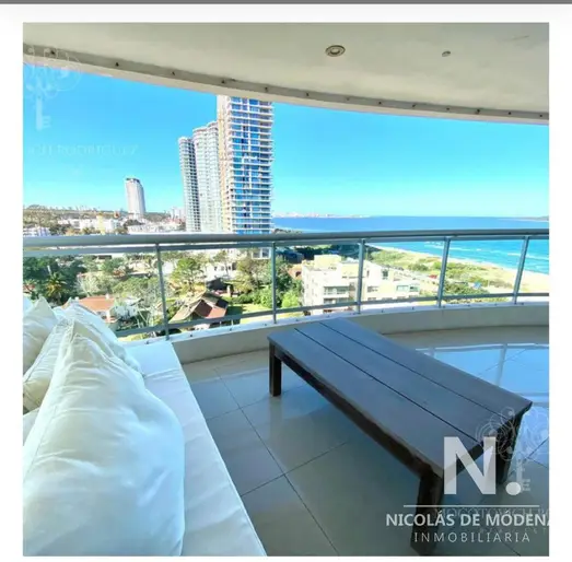 Departamento de 2 dormitorios en alquiler en torre frente al mar.