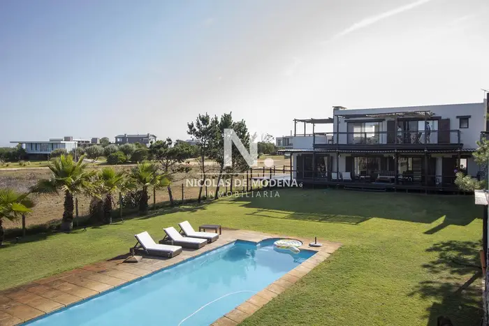 Casa con piscina y gran terreno